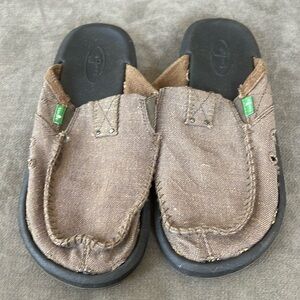 Men’s Sanuk Slip ons. Size 7.